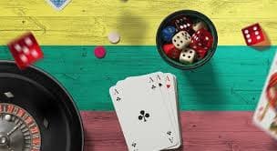 Người chơi Bingo tại ly88 đang theo dõi bảng số quay trên màn hình điện thoại